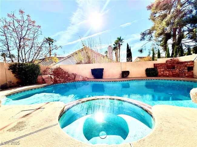 10001 Coral Sands Dr in Las Vegas, NV - Building Photo - Building Photo