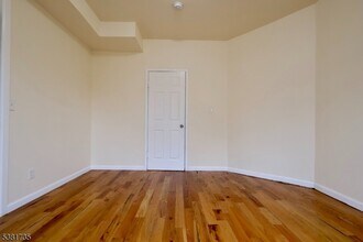 112 Chadwick Ave, Unit 2 in Newark, NJ - Building Photo - Building Photo
