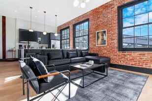 1148 S Peters St in New Orleans, LA - Building Photo