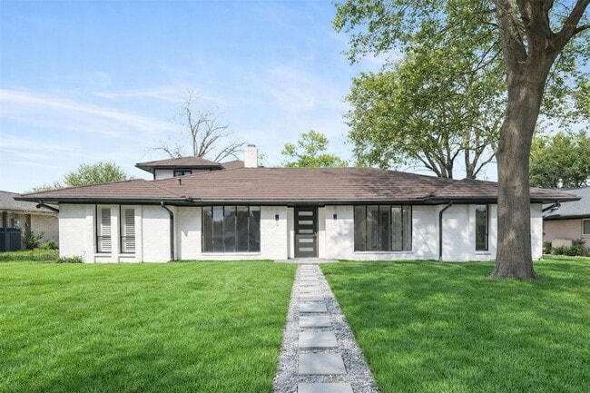 2325 Regal Rd in Plano, TX - Building Photo - Building Photo