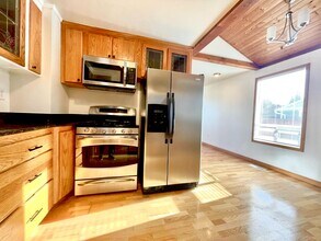 8408 33rd St W in University Place, WA - Building Photo - Building Photo