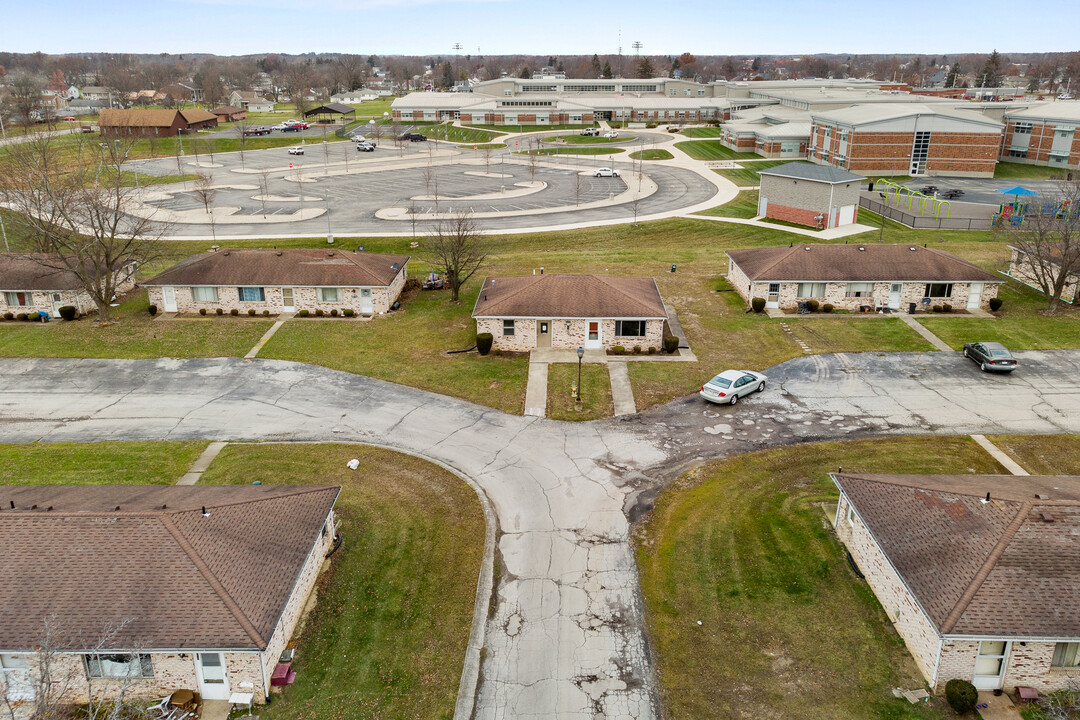 300 Rae Ct in Willard, OH - Building Photo