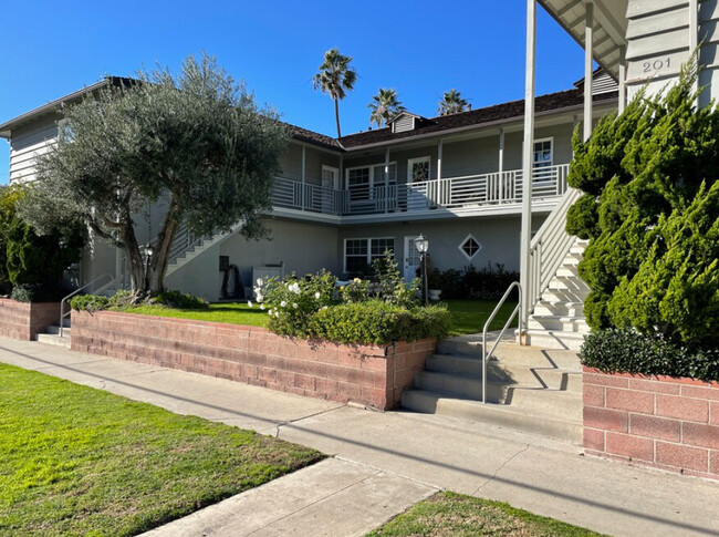 201 Vista Del Mar in Redondo Beach, CA - Foto de edificio - Building Photo