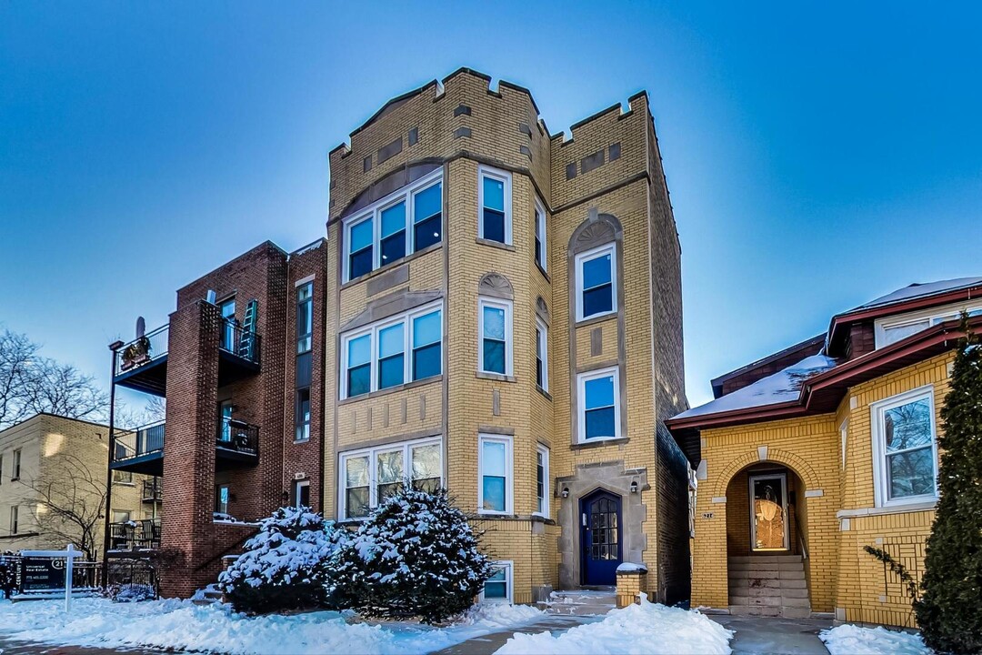 6210 N Talman Ave in Chicago, IL - Building Photo