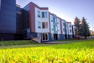 Windsor Estates in Edmonton, AB - Building Photo - Building Photo