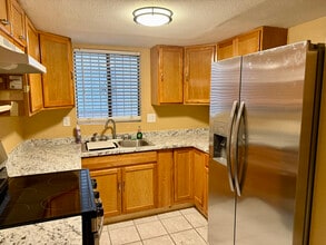 1215 Coach Ln in Las Vegas, NV - Building Photo - Building Photo