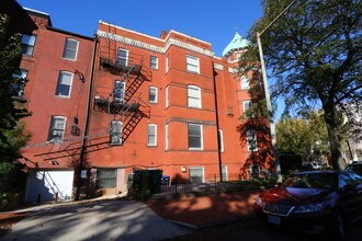 421 Constitution Ave NE in Washington, DC - Building Photo - Building Photo