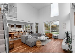 2029 Curling Rd in North Vancouver, BC - Building Photo - Building Photo