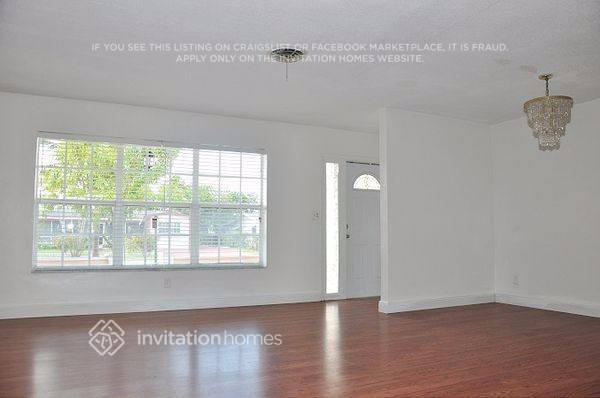 4655 NW 41st Pl in Lauderdale Lakes, FL - Building Photo - Building Photo