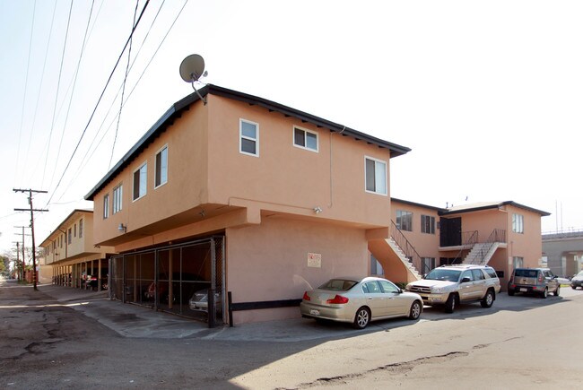 5673 W Jefferson Blvd in Los Angeles, CA - Building Photo - Building Photo