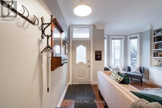 13 Manning Ave in Toronto, ON - Building Photo - Building Photo