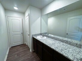 356 Cres Park Dr in Jarrell, TX - Building Photo