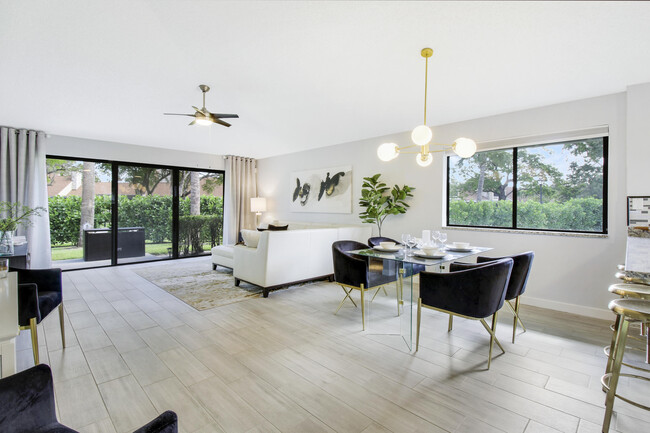 108 Club Dr in Palm Beach Gardens, FL - Building Photo - Building Photo