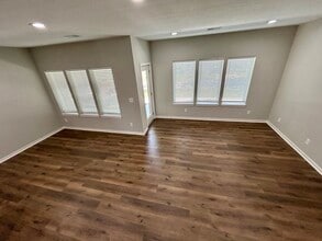 33065 W 82nd St in De Soto, KS - Building Photo - Building Photo