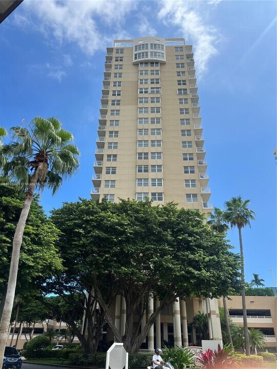 770 Claughton Island Dr in Miami, FL - Building Photo