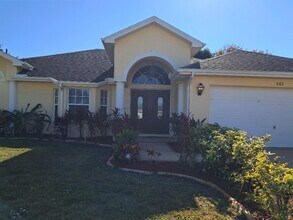 242 SW Amesbury Ave in Port St. Lucie, FL - Building Photo - Building Photo