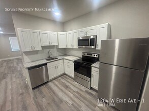 1204 W Erie Ave in Philadelphia, PA - Foto de edificio - Building Photo