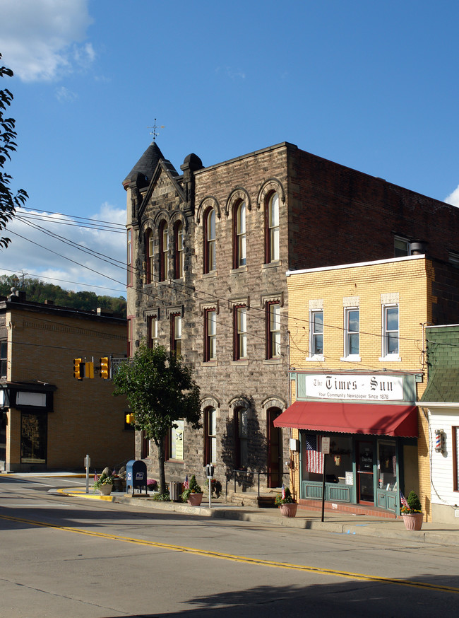 The Cornerstone Building in West Newton, PA - Foto de edificio - Building Photo