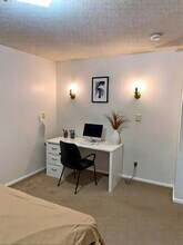 956 F St in Davis, CA - Foto de edificio - Building Photo