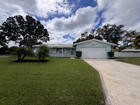 11198 58th Ave in Seminole, FL - Building Photo