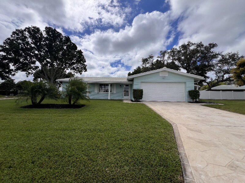 11198 58th Ave in Seminole, FL - Building Photo