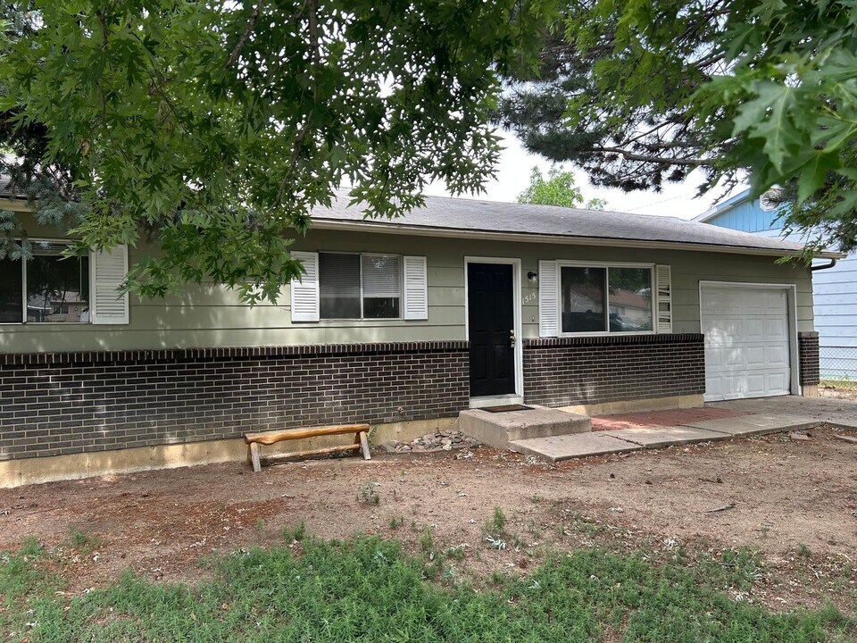1515 Chadwick Dr in Colorado Springs, CO - Building Photo