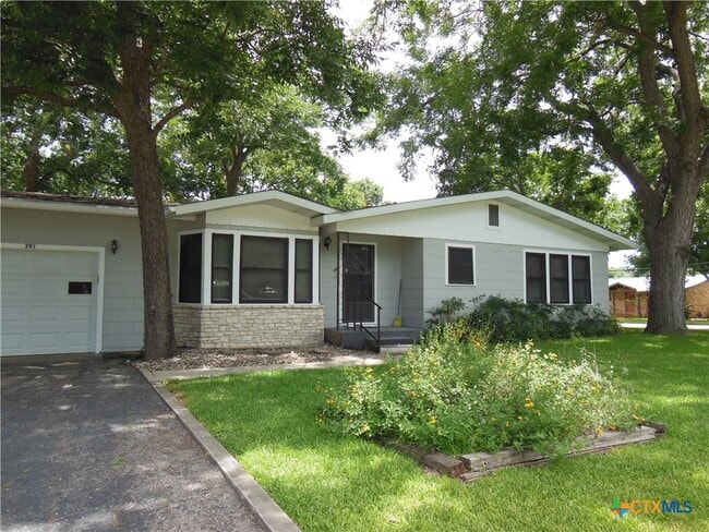 property at 391 Oakcrest Dr