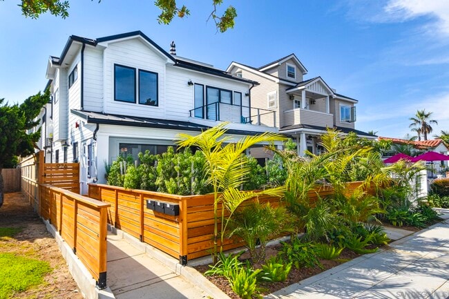 924 D Ave in Coronado, CA - Building Photo - Building Photo