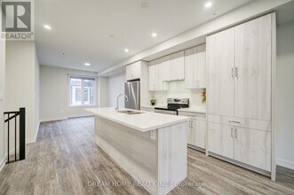 6 Victor Metcalf Ln in Richmond Hill, ON - Building Photo - Building Photo