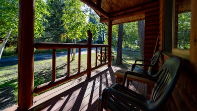 3765 MT Highway 40 W, Unit Ponderosa in Columbia Falls, MT - Building Photo - Building Photo