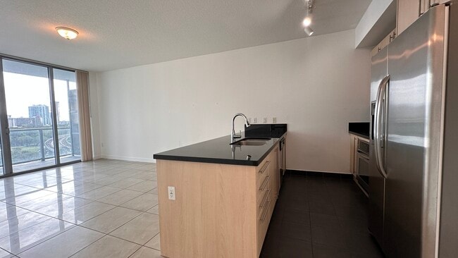 79 SW 12th St, Unit 1102 in Miami, FL - Building Photo - Building Photo