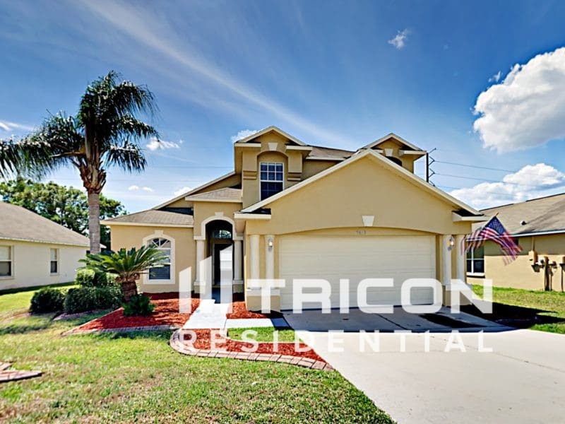 7613 Merchantville Cir in Zephyrhills, FL - Building Photo