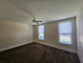 424 Stinaff St in Kent, OH - Foto de edificio - Building Photo
