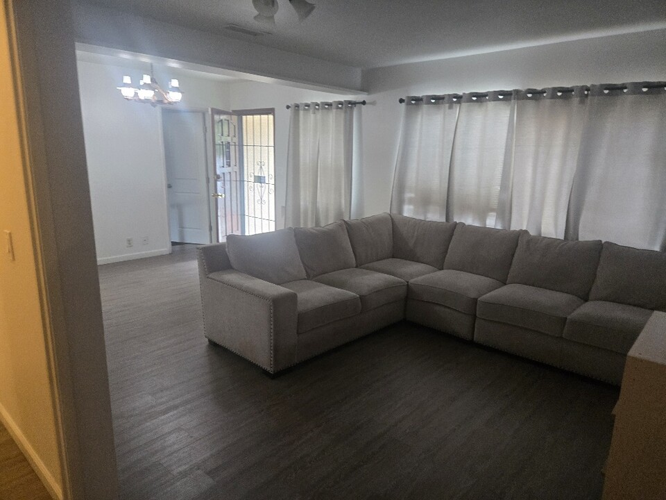 7253 Capps Ave in Reseda, CA - Building Photo