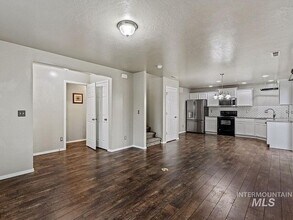177 W Peach Springs St in Meridian, ID - Building Photo - Building Photo