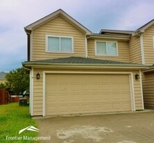 908-910 Jackalope Ct in Junction City, KS - Building Photo