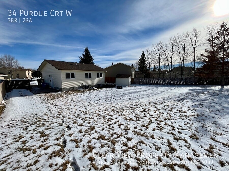 34 Purdue Ct W in Lethbridge, AB - Building Photo