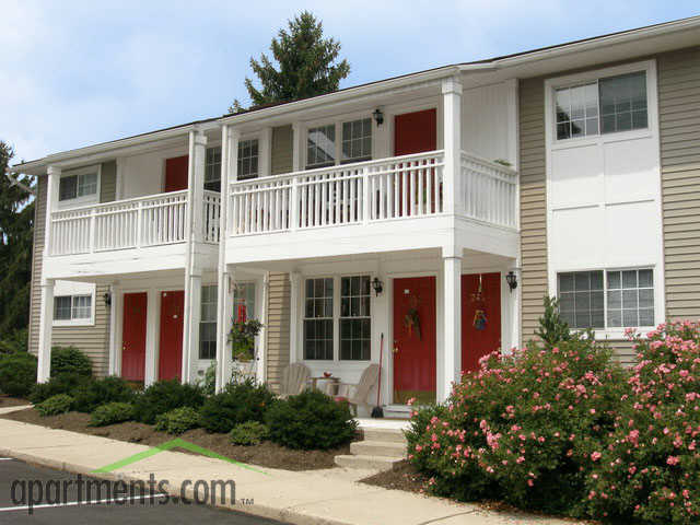 Village Knoll Apartment Homes in Harrisburg, PA - Building Photo - Building Photo