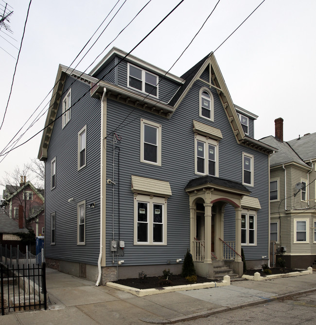 127 Daboll St in Providence, RI - Foto de edificio - Building Photo