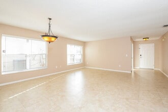 3072 Natoma Way in Orlando, FL - Foto de edificio - Building Photo