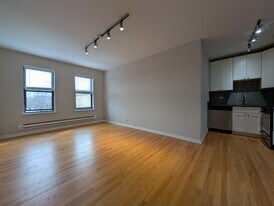 2832 W Palmer St, Unit 301 in Chicago, IL - Building Photo