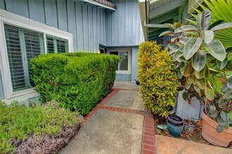 8 Sparrowhawk in Irvine, CA - Building Photo - Building Photo