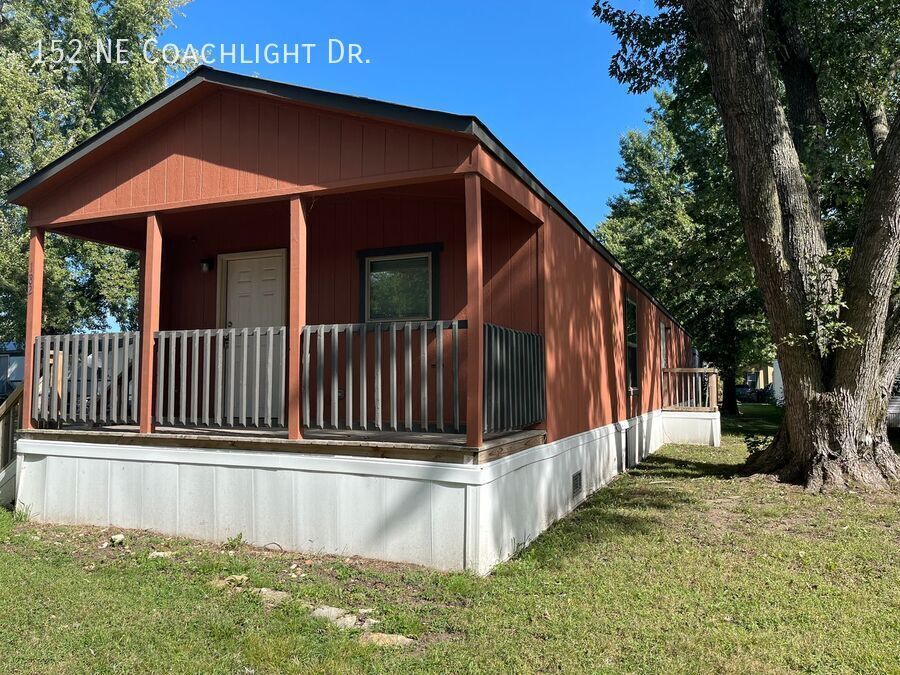 152 Coachlight Dr in Topeka, KS - Building Photo