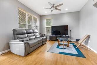460 Vaughn Cir in Aurora, IL - Building Photo - Building Photo