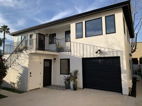 11343 Collins St, Unit Collins Apartments in North Hollywood, CA - Building Photo - Building Photo