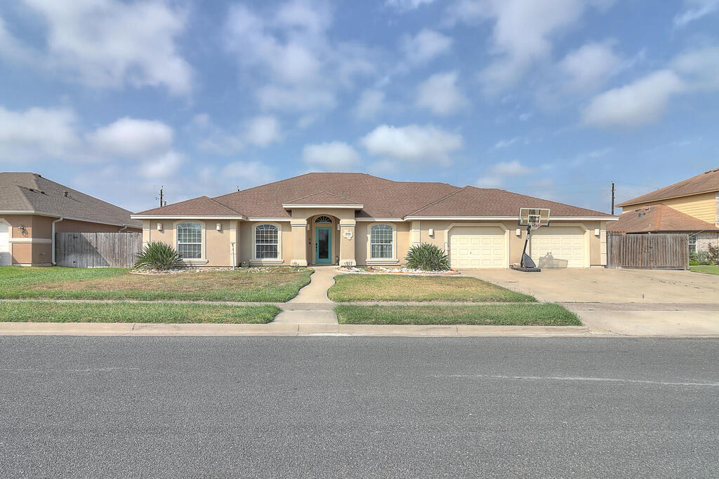 7326 Aborigine St in Corpus Christi, TX - Building Photo
