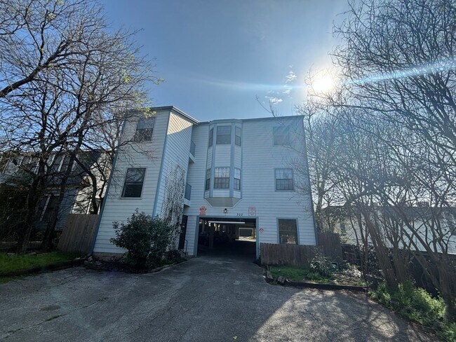 303 W 35th St in Austin, TX - Foto de edificio - Building Photo