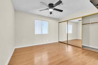 924 Falconhead Ln in Las Vegas, NV - Foto de edificio - Building Photo