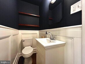 33 Park Valley Ln in Brookhaven, PA - Building Photo - Building Photo