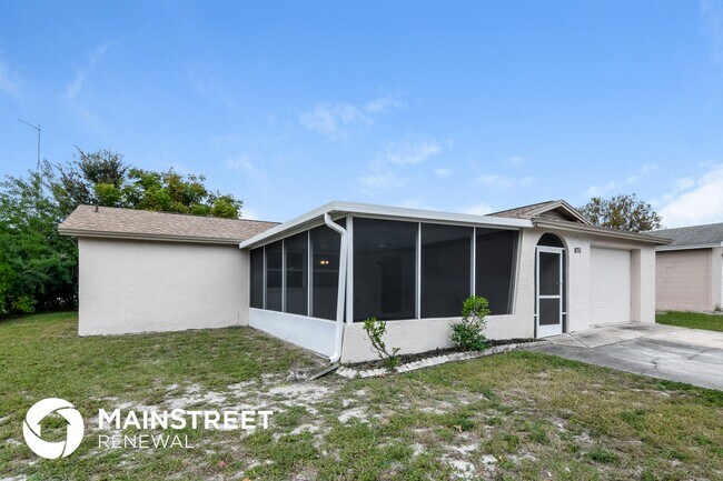 8711 Sterling Ln in Port Richey, FL - Building Photo - Building Photo